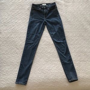 Gap 1969 True Skinny Medium Wash Jeans in 28L